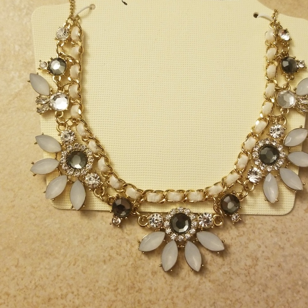 Gorgeous short statement necklace